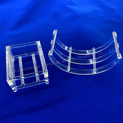 โรงงานธรรมเนียมครึ่งตัวนํา อุณหภูมิสูงทนทานต่อการกัดสลัด Quartz Slotted Rod Quartz Boat