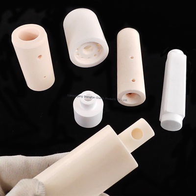 อุณหภูมิสูง รังสีเซรามิก คออฟเซนต์การขยายความร้อนต่ํา ความทนทานต่อการกัดกรองสําหรับการใช้งานที่ต้องการ