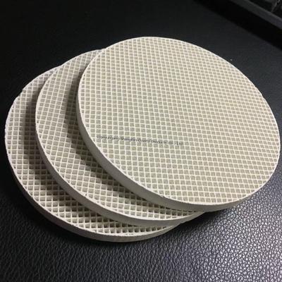 แผ่นอะลูมิเนียมเซรามิกอุตสาหกรรมที่มีความหนาแน่นของรู 99% Al2O3 Alumina Ceramic Custom Polishing